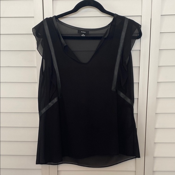 Rudsak Black V-Neck Medium Sleeveless Short Sleeve Top. Sheer - Picture 1 of 8